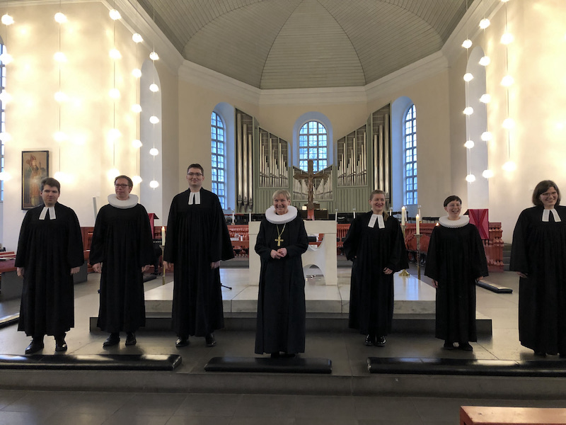 Ordination von sechs Pastor*innen