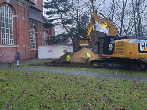 Bagger-bei-Kirche-11.-Jan-21