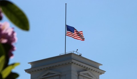 half-mast-3418870_640