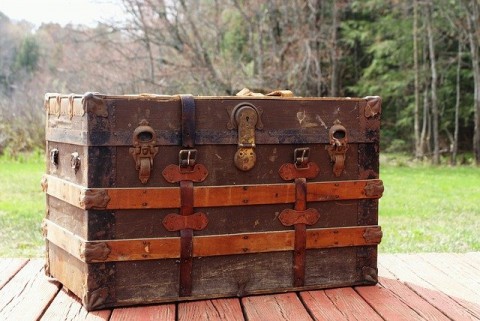 steamer-trunk-3414018_640