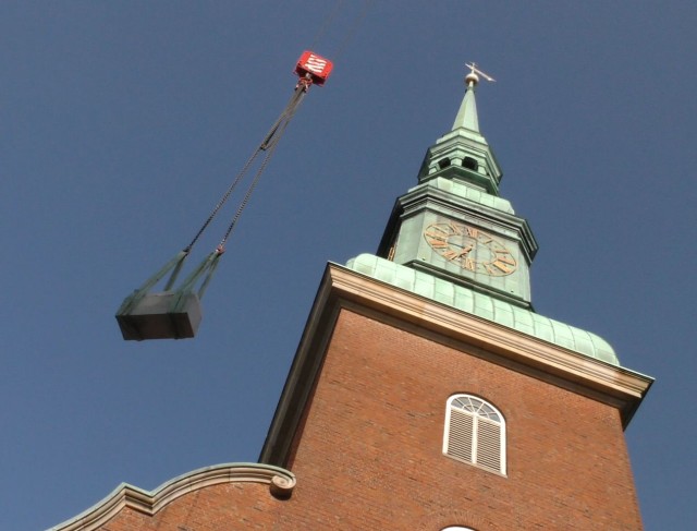 Zeitkabsel-und-Kircheigh