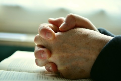 pray-2558490_640